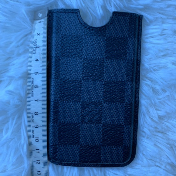 Authentic Louis Vuitton black & charcoal damier graphite iphone 4 hard case - Picture 6 of 12